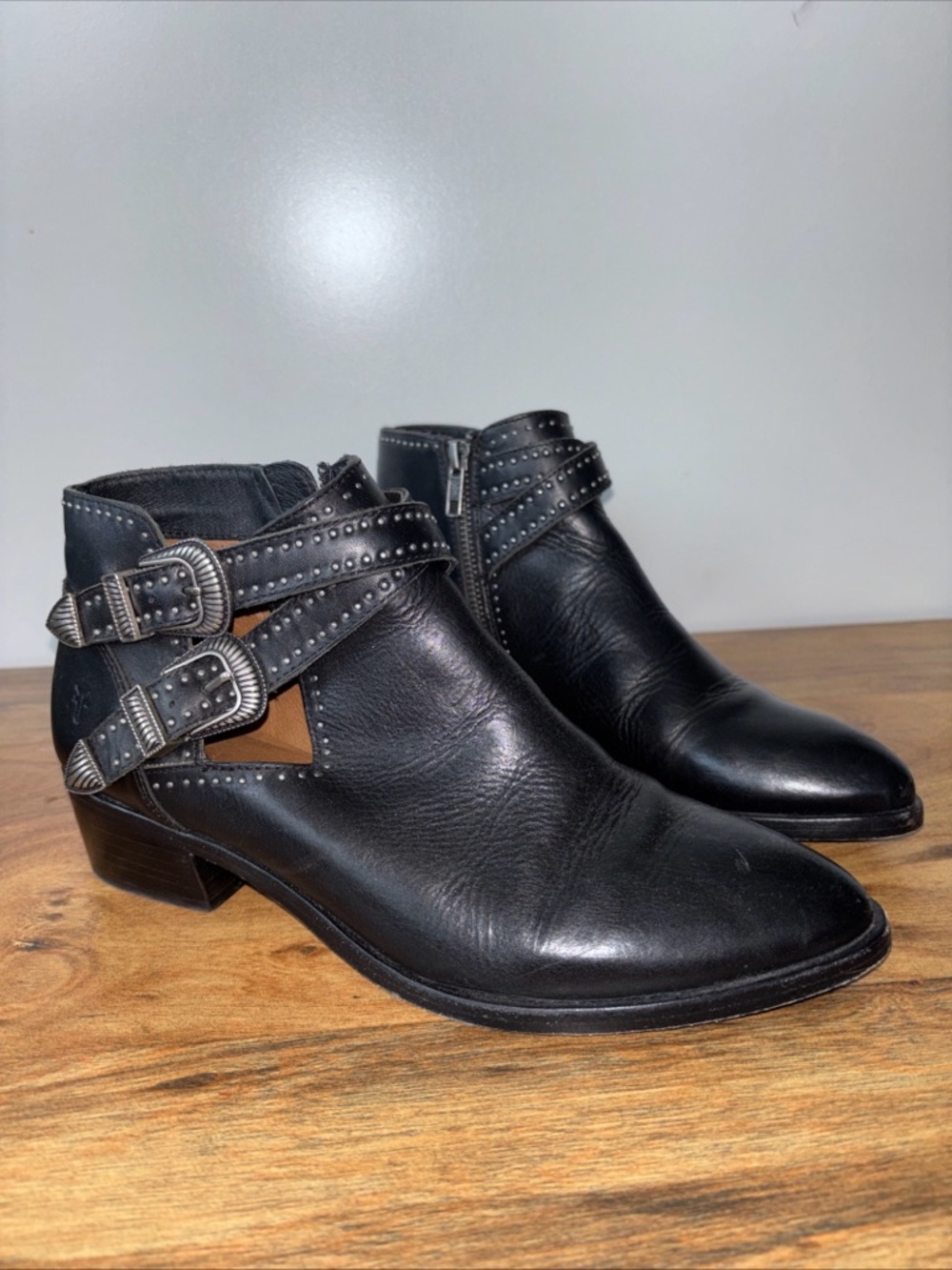 Frye ray western shootie Black Studded Buckle Leather Ankle Boots 8M